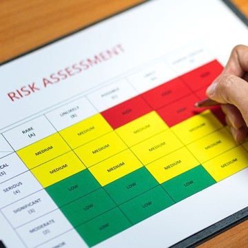 Risicobeoordeling in het kader van de CER-richtlijn: Waarom het essentieel is voor veiligheid en compliance